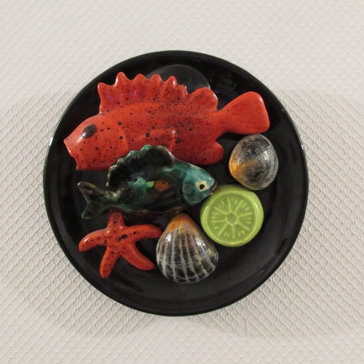 Vintage wall plate majolica starfish lemon