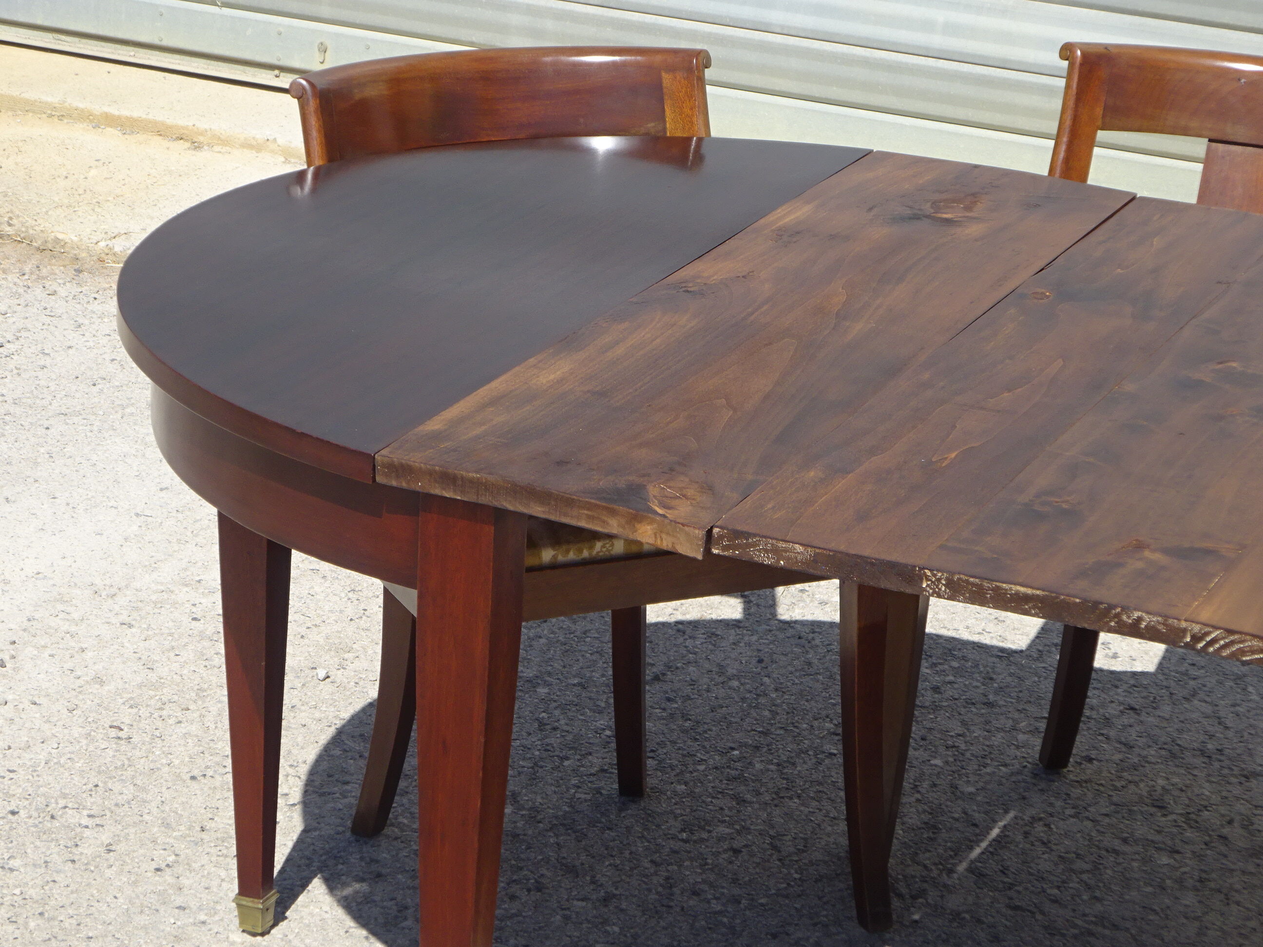Half-moon console table, extendable in Empire style.