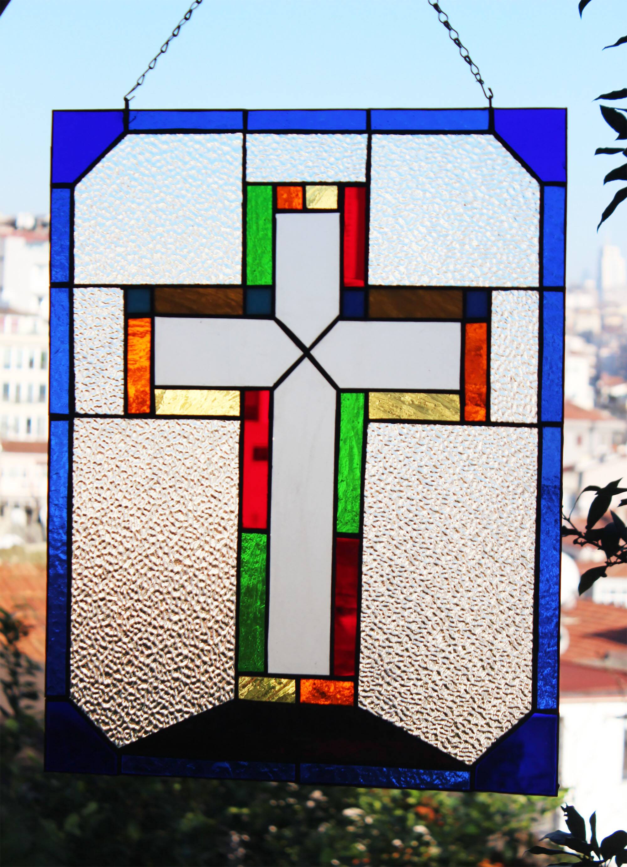 Vitrail décoratif Croix – Verre coloré fait main, 40 × 60 cm