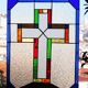 Vitrail décoratif Croix – Verre coloré fait main, 40 × 60 cm