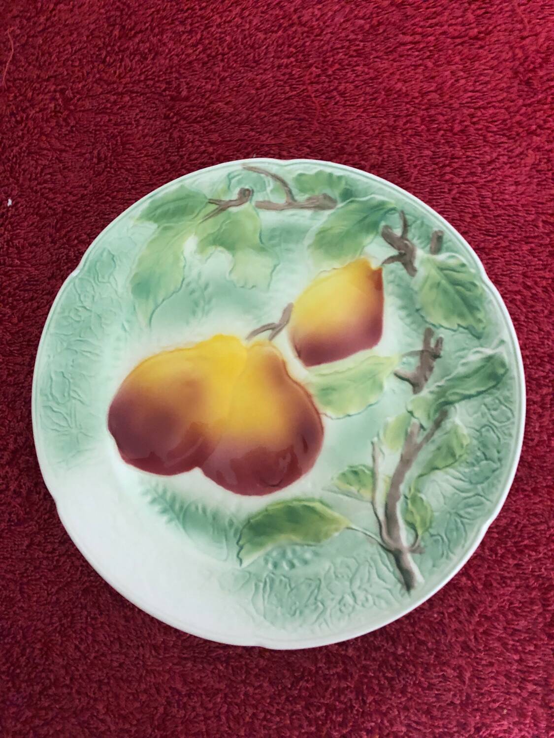 Assiette à dessert en barbotine