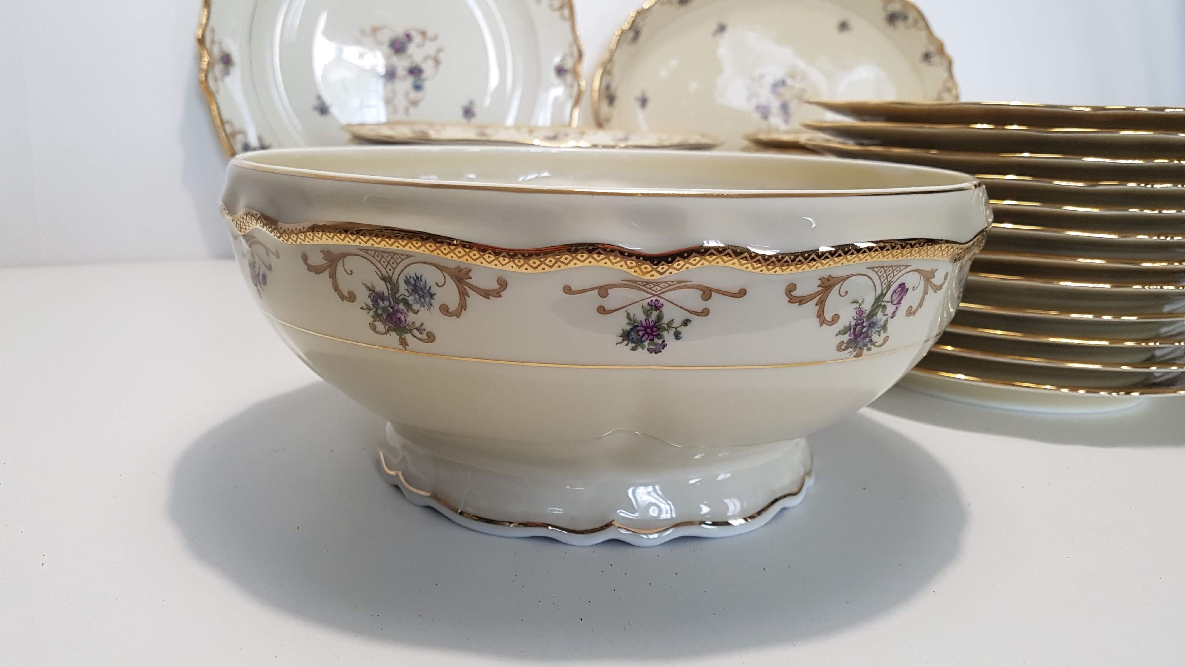 Service de vaisselle en porcelaine de Limoges, par Leclair années 50
