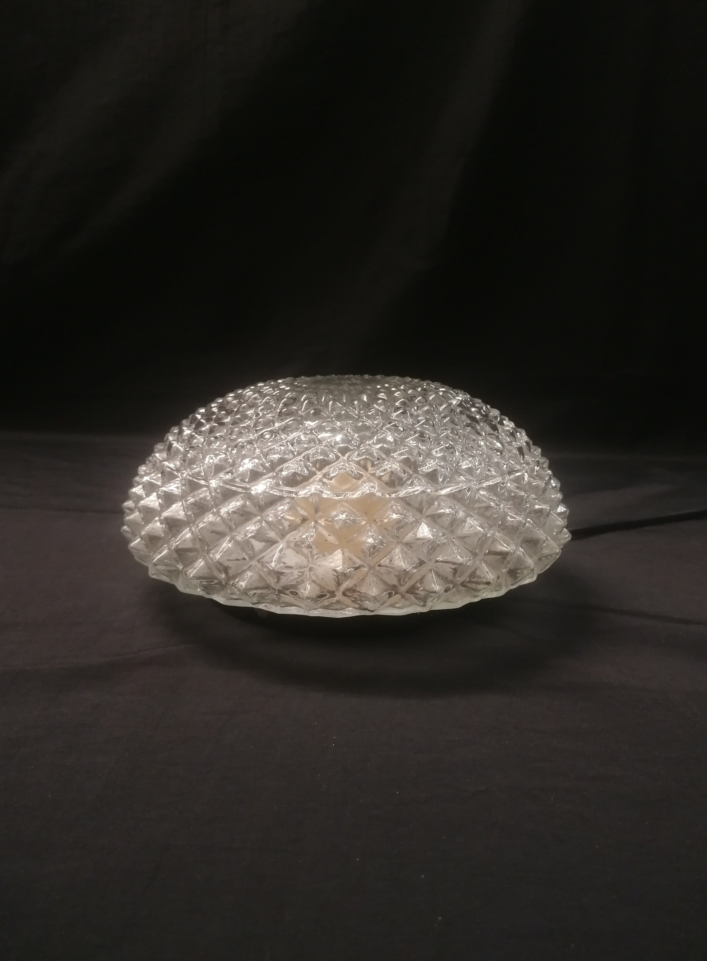 Old ceiling light - Globe glass molded effect tip of diamonds - 70s