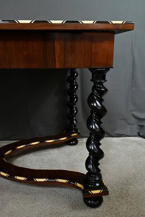 Table, bureau en marqueterie de bois précieux, époque Napoléon III, milieu XIXe