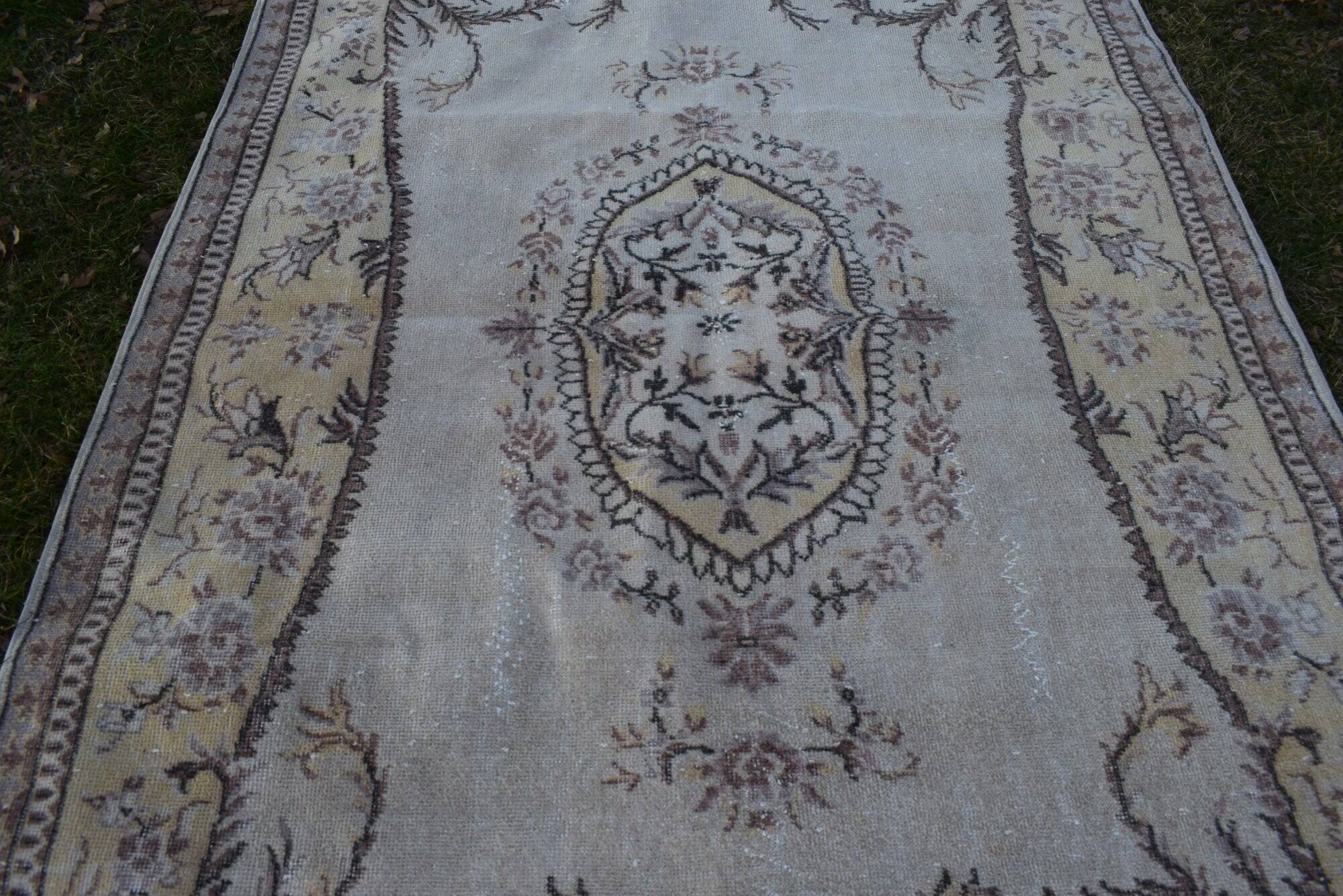 Vintage Turkish handmade rug 167x274 cm