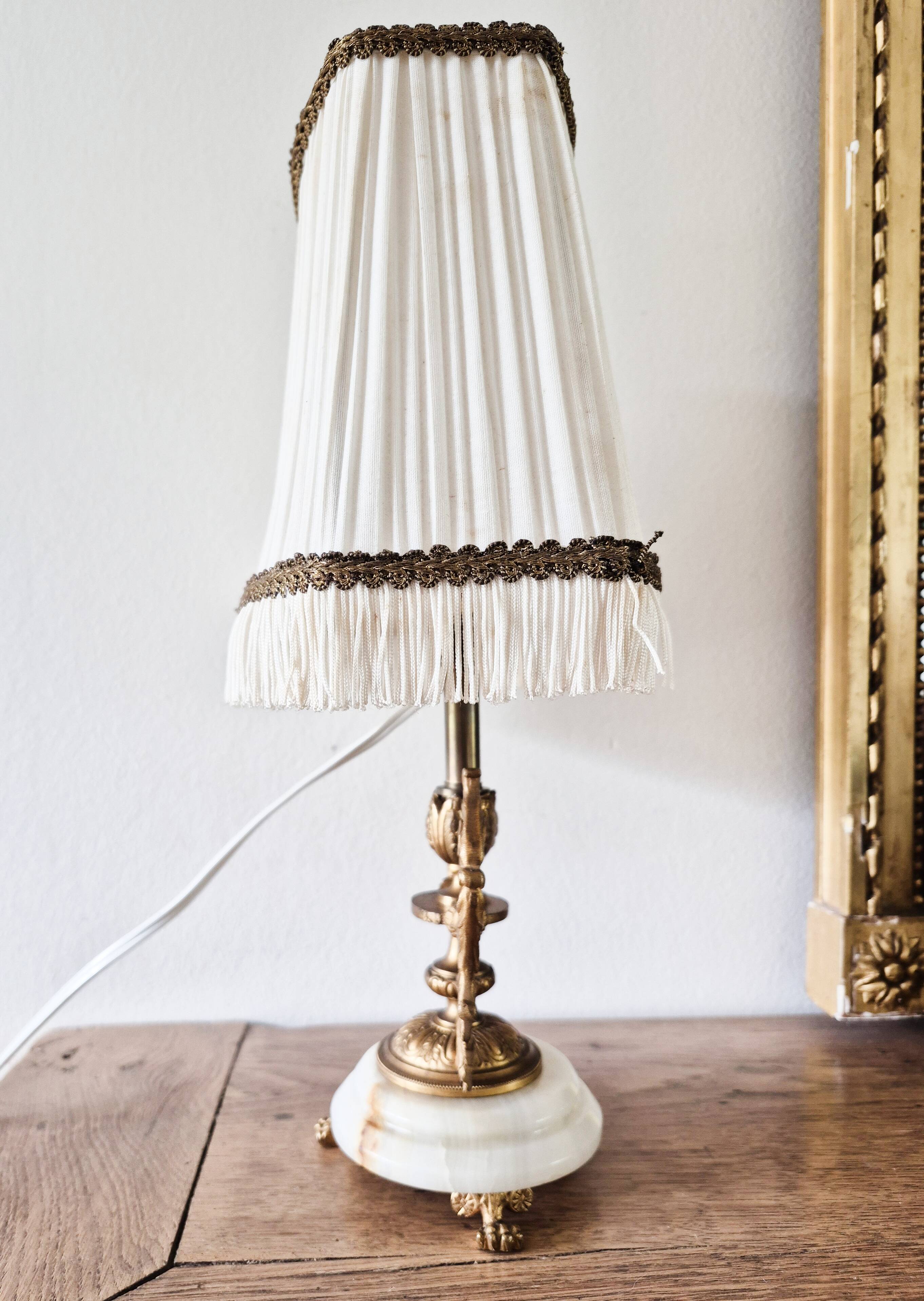 Antique 1-light lamp in gilded bronze and onyx, bedside lamp, desk lamp.