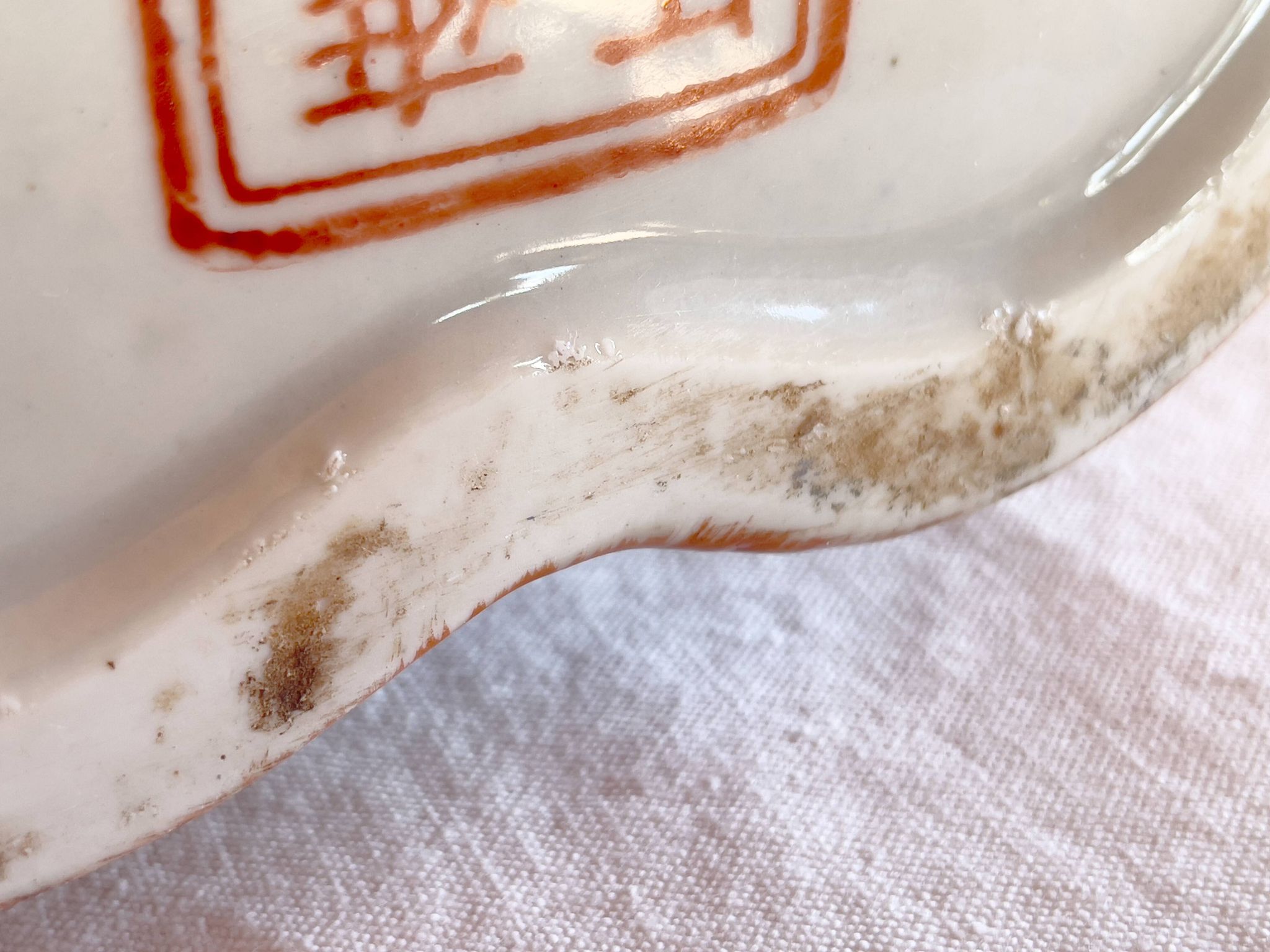 Large Chinese Qing (1644-1911) porcelain urn painted in faux-bois