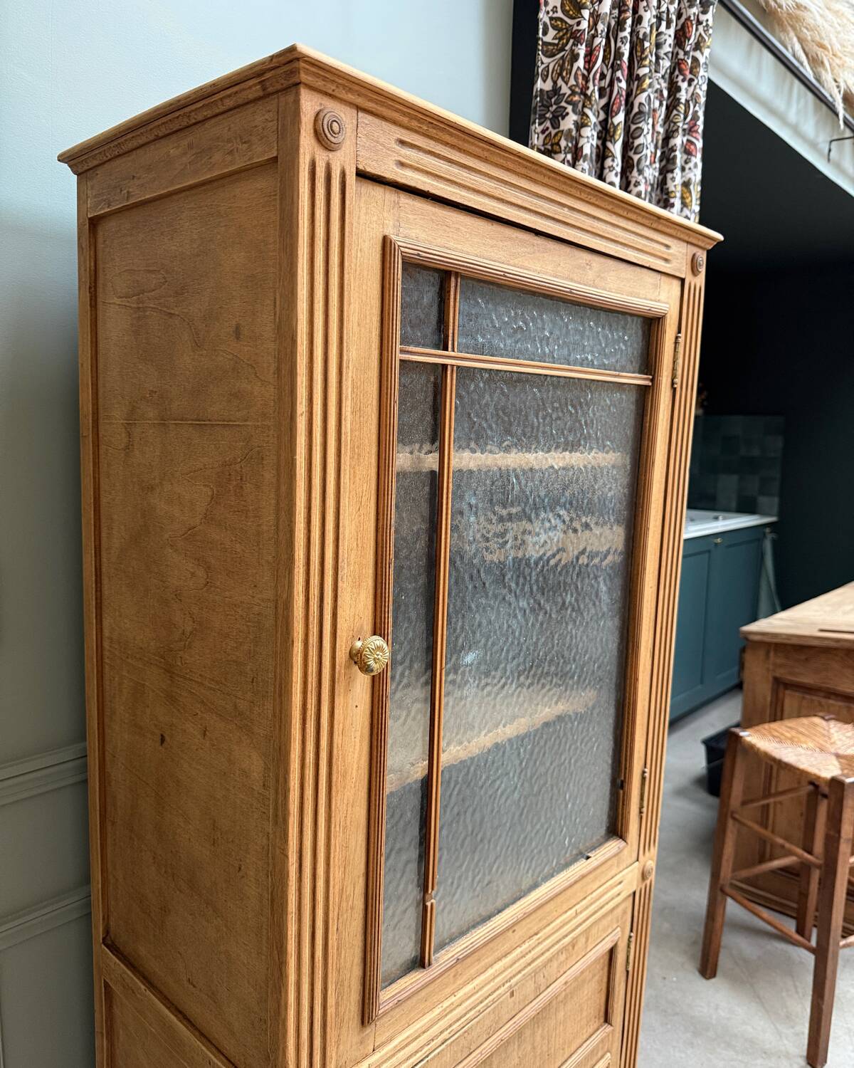 Renovated Parisian showcase