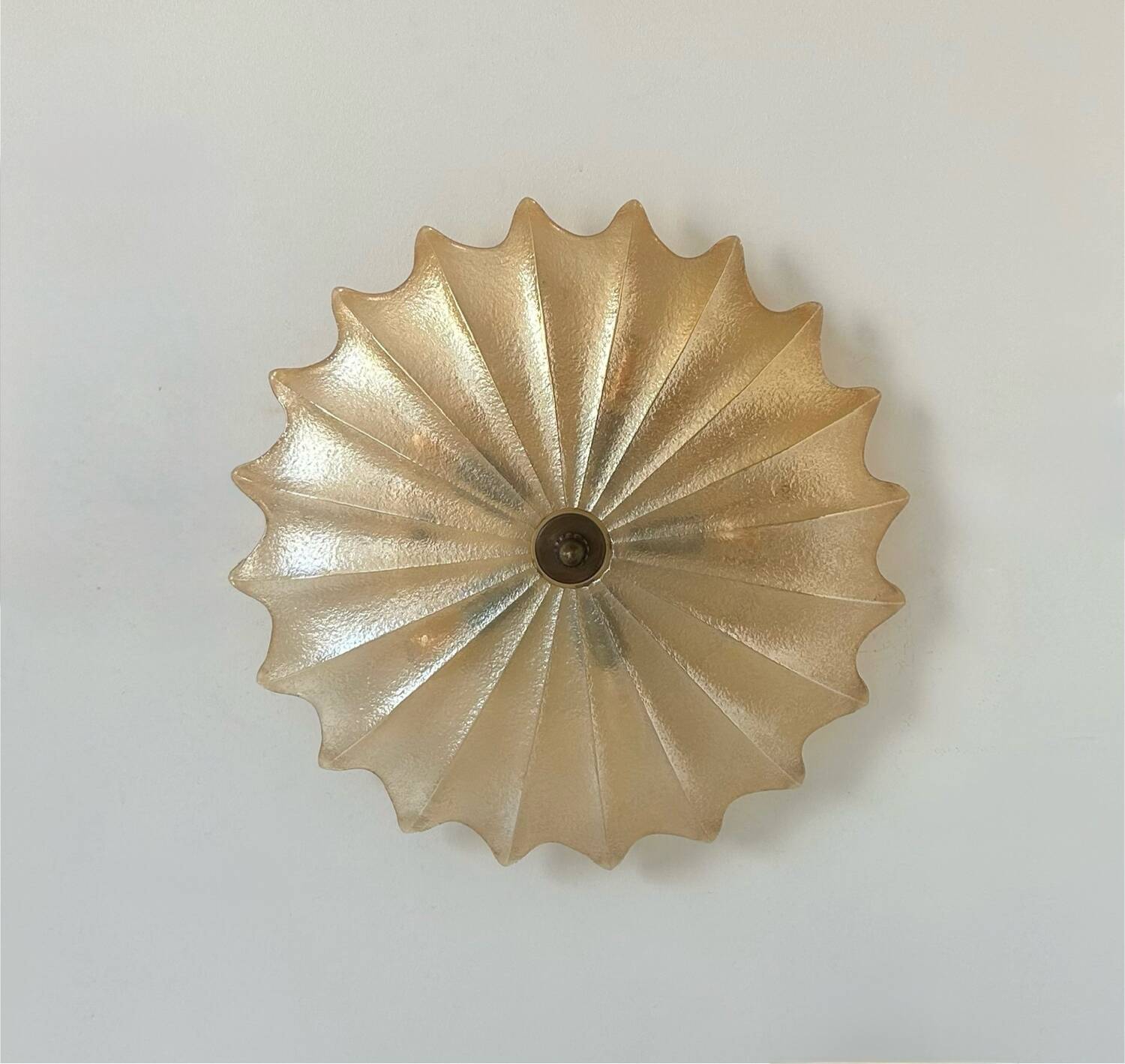 Vintage XL wall lamp, Murano and brass, Italy 1970