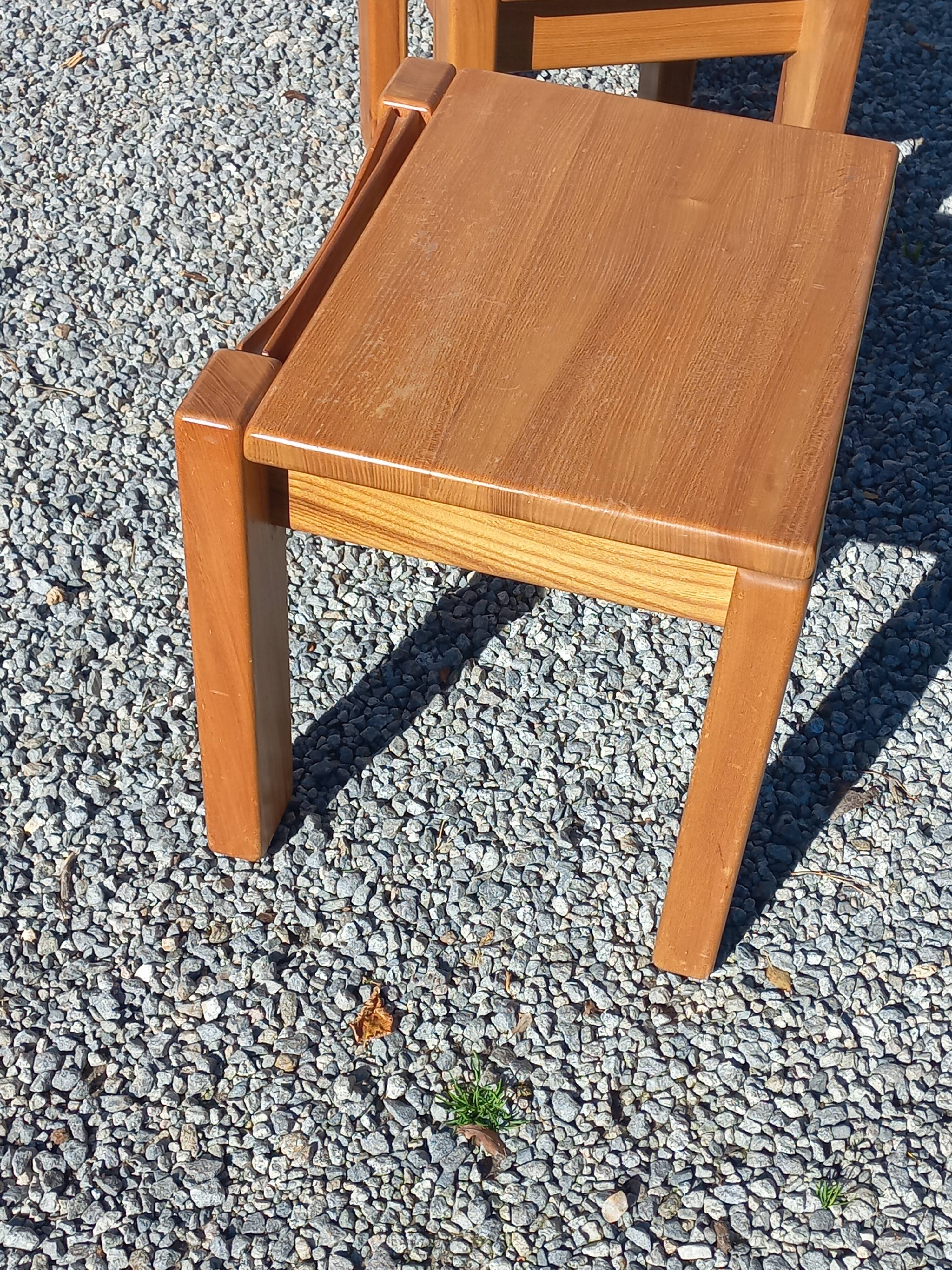 Paire de chevets en orme massif de la maison Regain