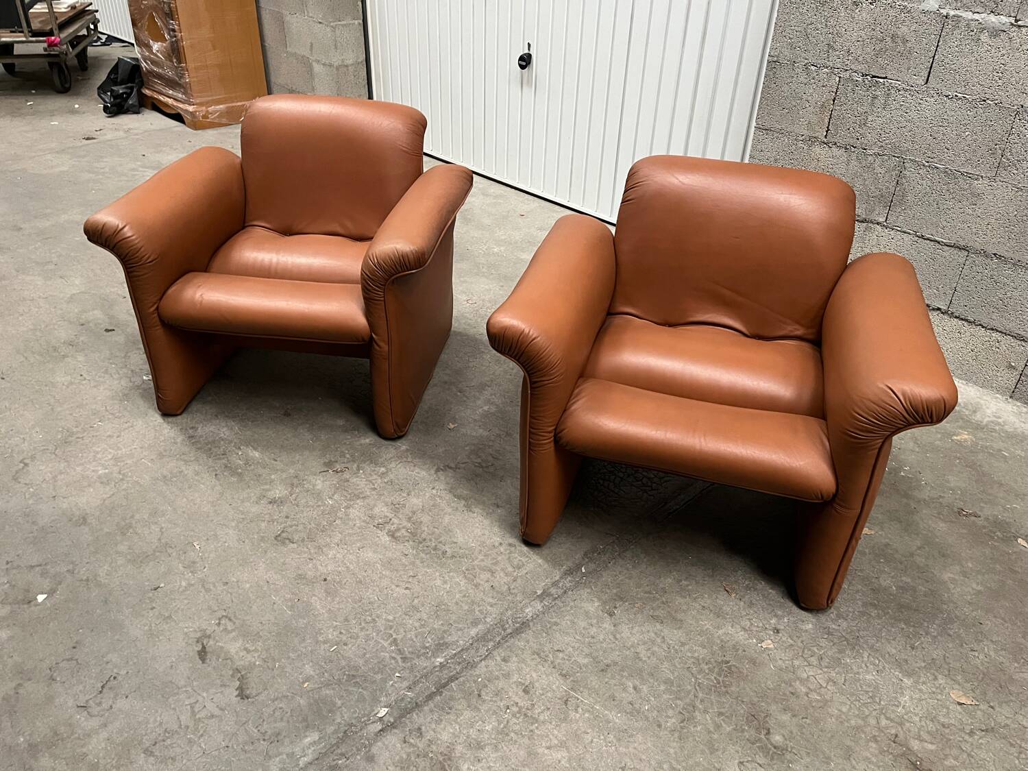 Paire fauteuils cuir design italien