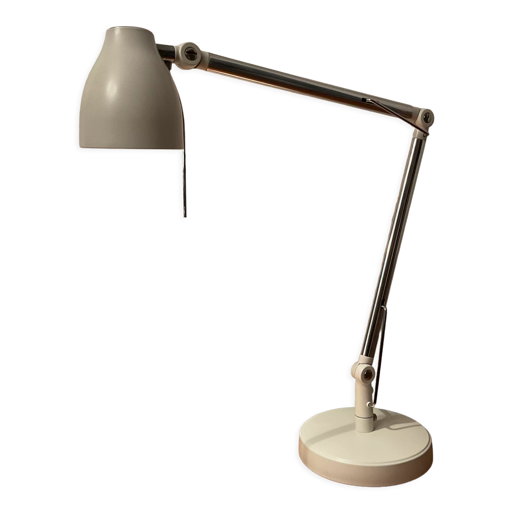 Articulated design desk lamp