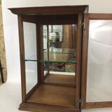 Showcase to be placed in oak