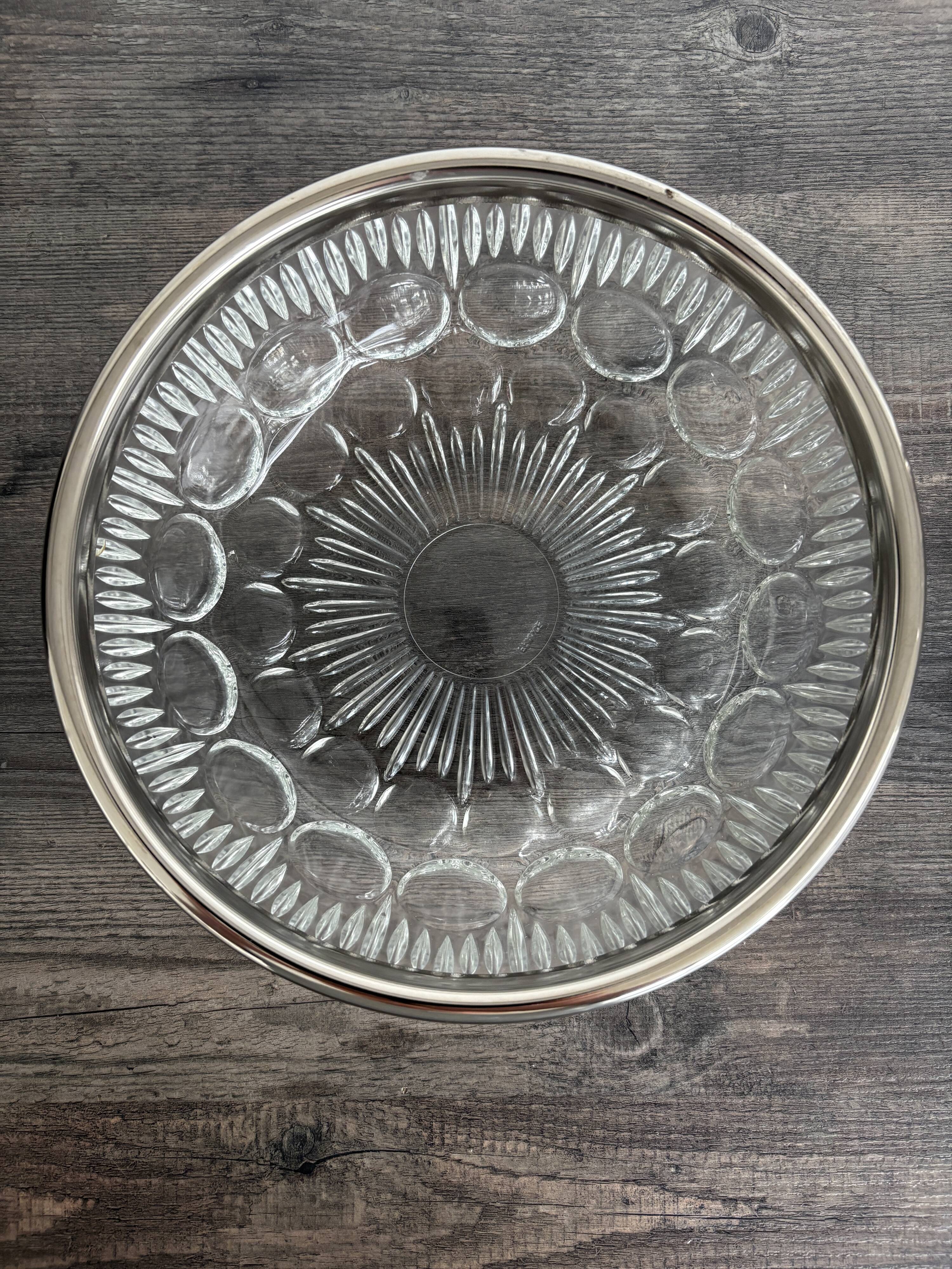Vintage salad bowl in moulded glass and silver-plated metal.