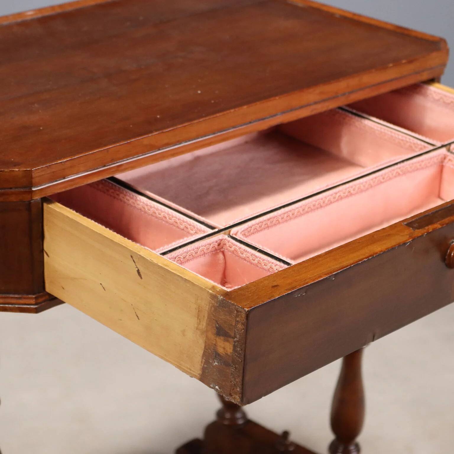 Antique sewing table in walnut with drawer, Italy, late 19th century.