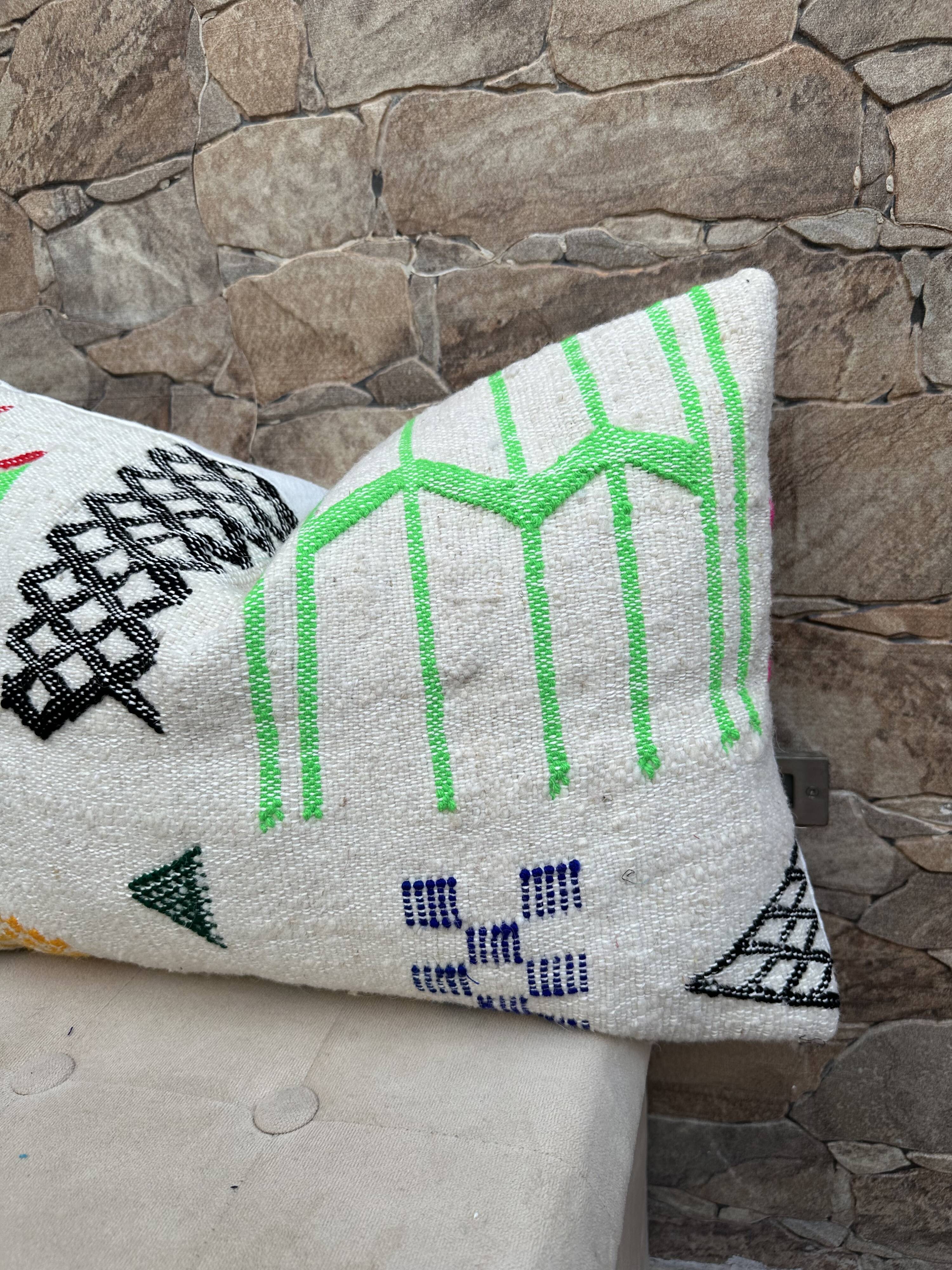 Housse de coussin artisanale marocaine en laine berbère
