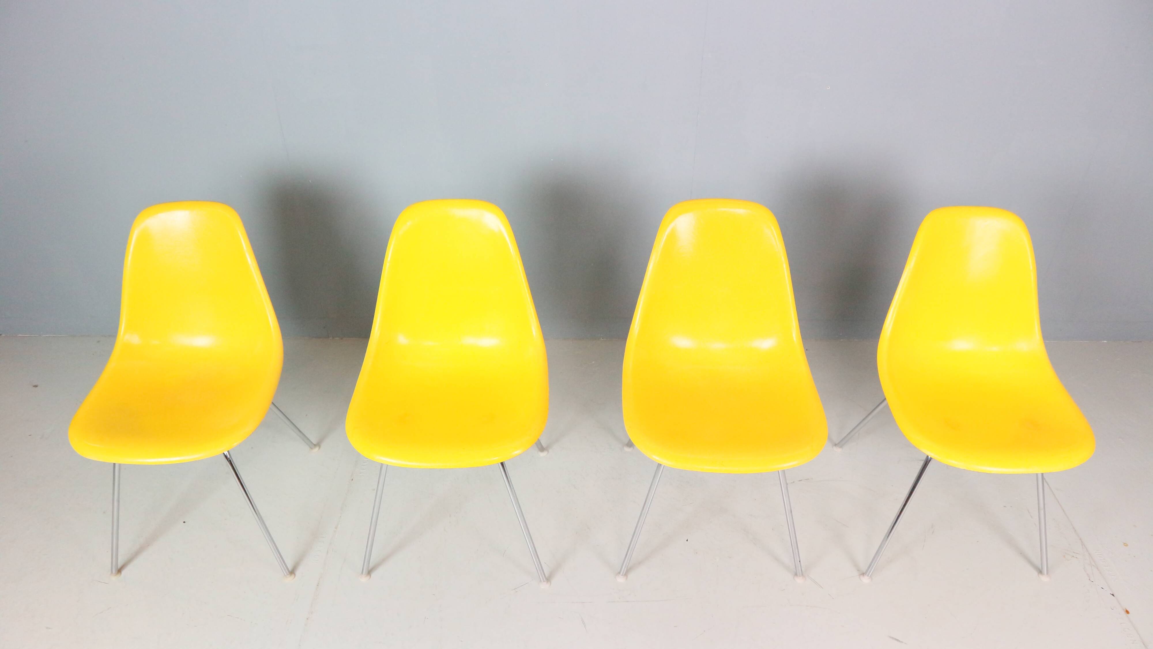 Charles & Ray Eames Set of 4 Yellow "La Fonda" Chairs for Herman Miller, 1960