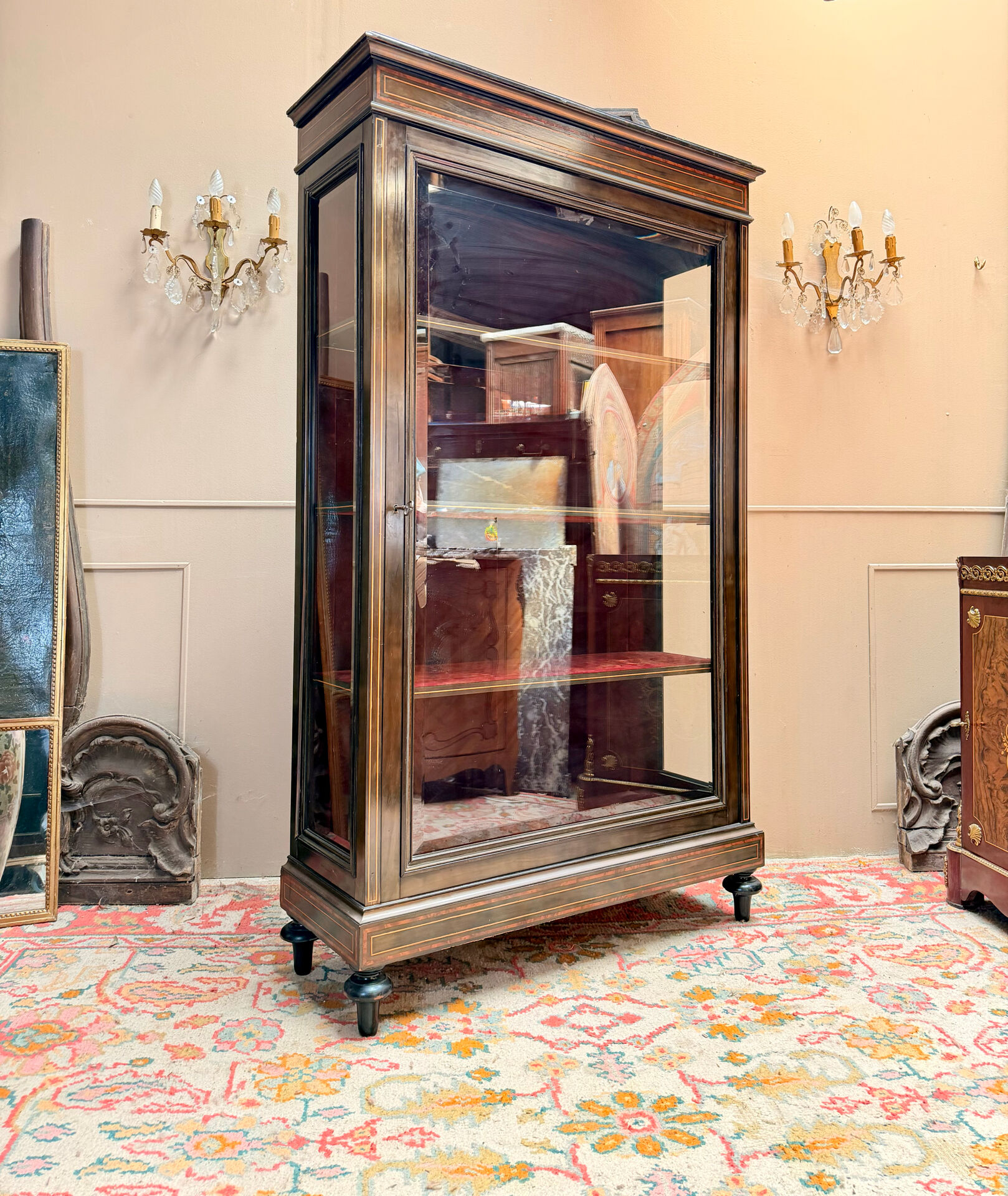 VITRINE DE PRÉSENTATION EN BOIS NOIRCI DE STYLE LOUIS XVI XIX EME SIÈC