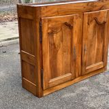 Louis XV buffet in solid wood from the 18th century.