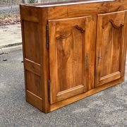 Louis XV buffet in solid wood from the 18th century.