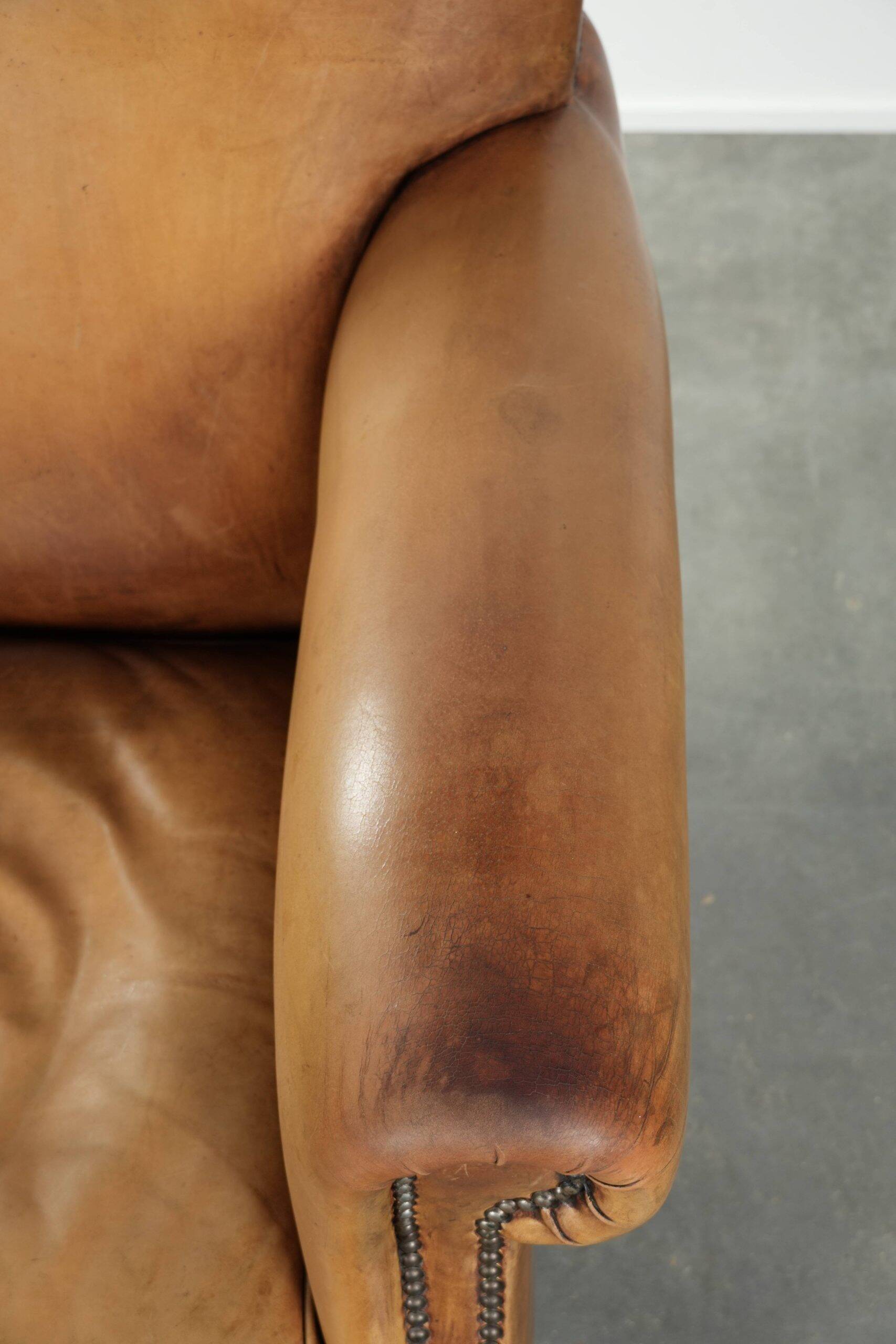 Fauteuil en cuir de vachette au look anglais caractéristique