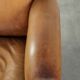 Fauteuil en cuir de vachette au look anglais caractéristique