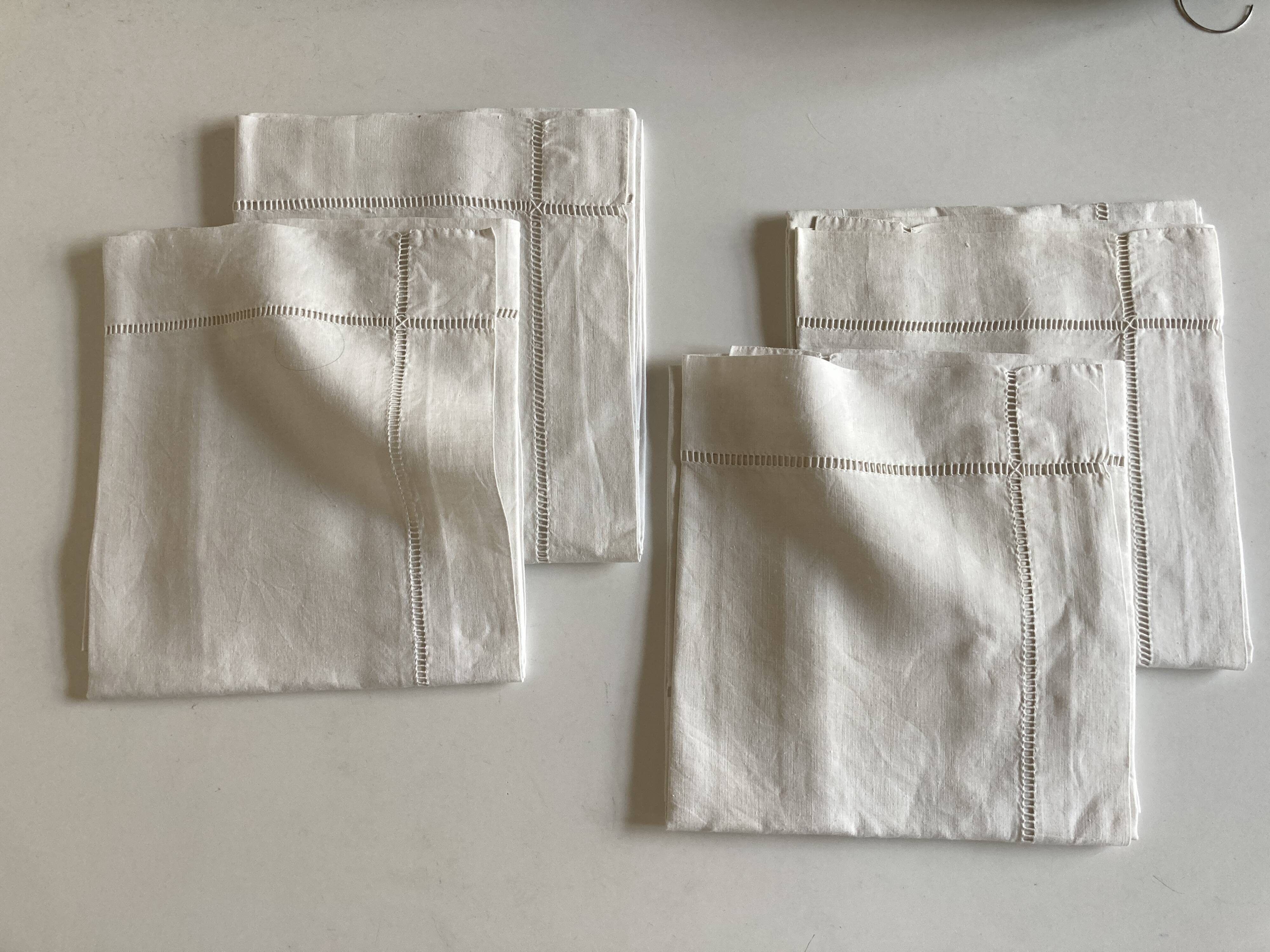Pair of shortsowing pillowcase in linen wire without monogram