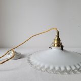 Pendant in serrated opaline