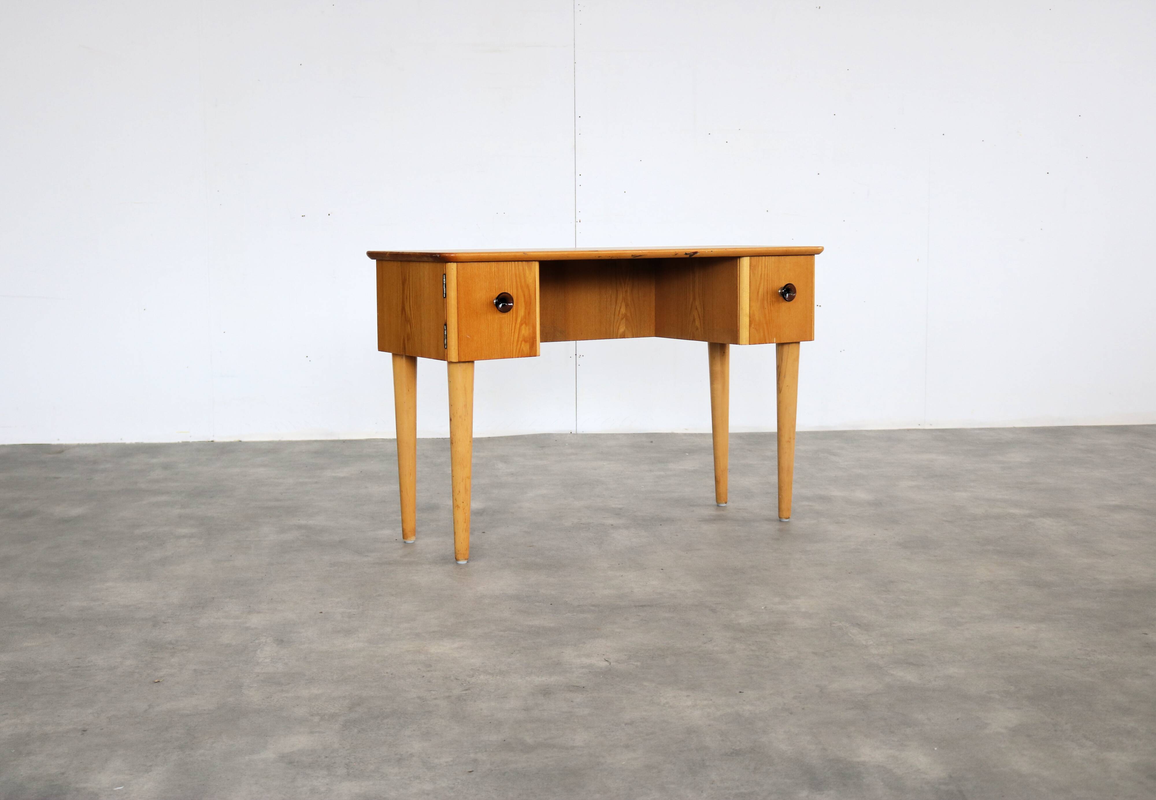 vintage side table | dressing table | 1960s | Swedish