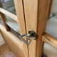 Armoire vitrée en chêne brut