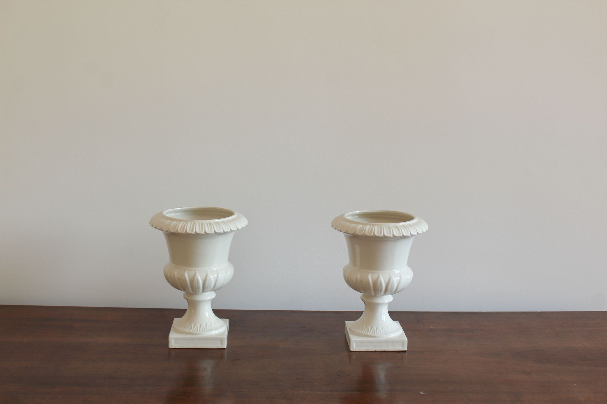 Pair of Capuani Este Vases in white lacquered ceramic, Italy '900