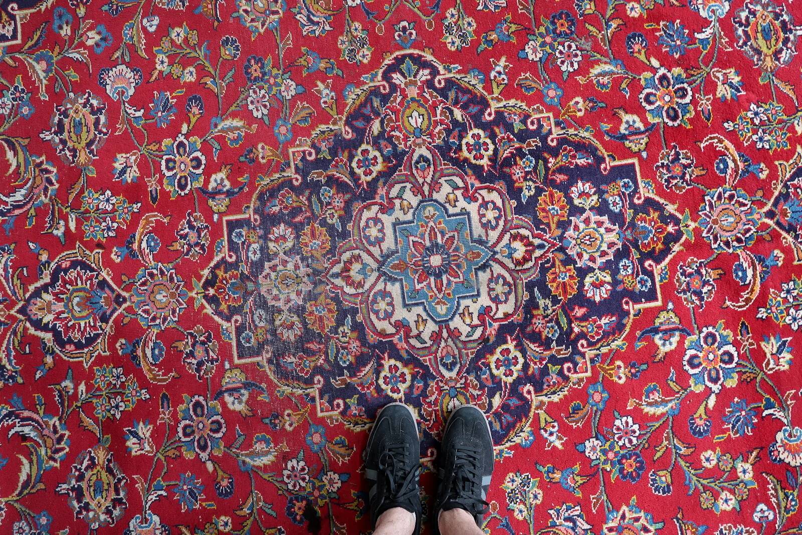 Antique Kashan wool rug, medallion & allover floral, crimson & navy, c. 1920s — 283 × 384 cm — 1C1279