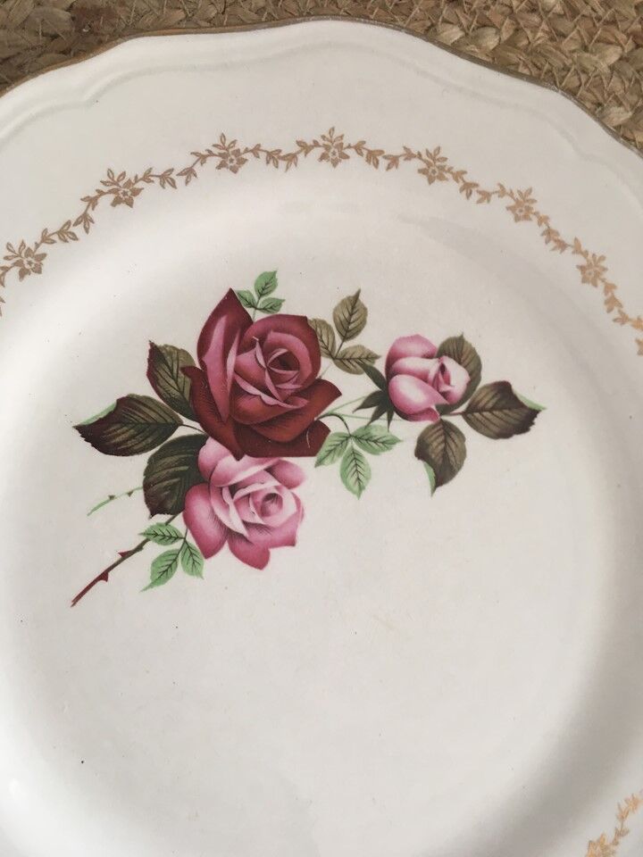 Six flat plates with flowers