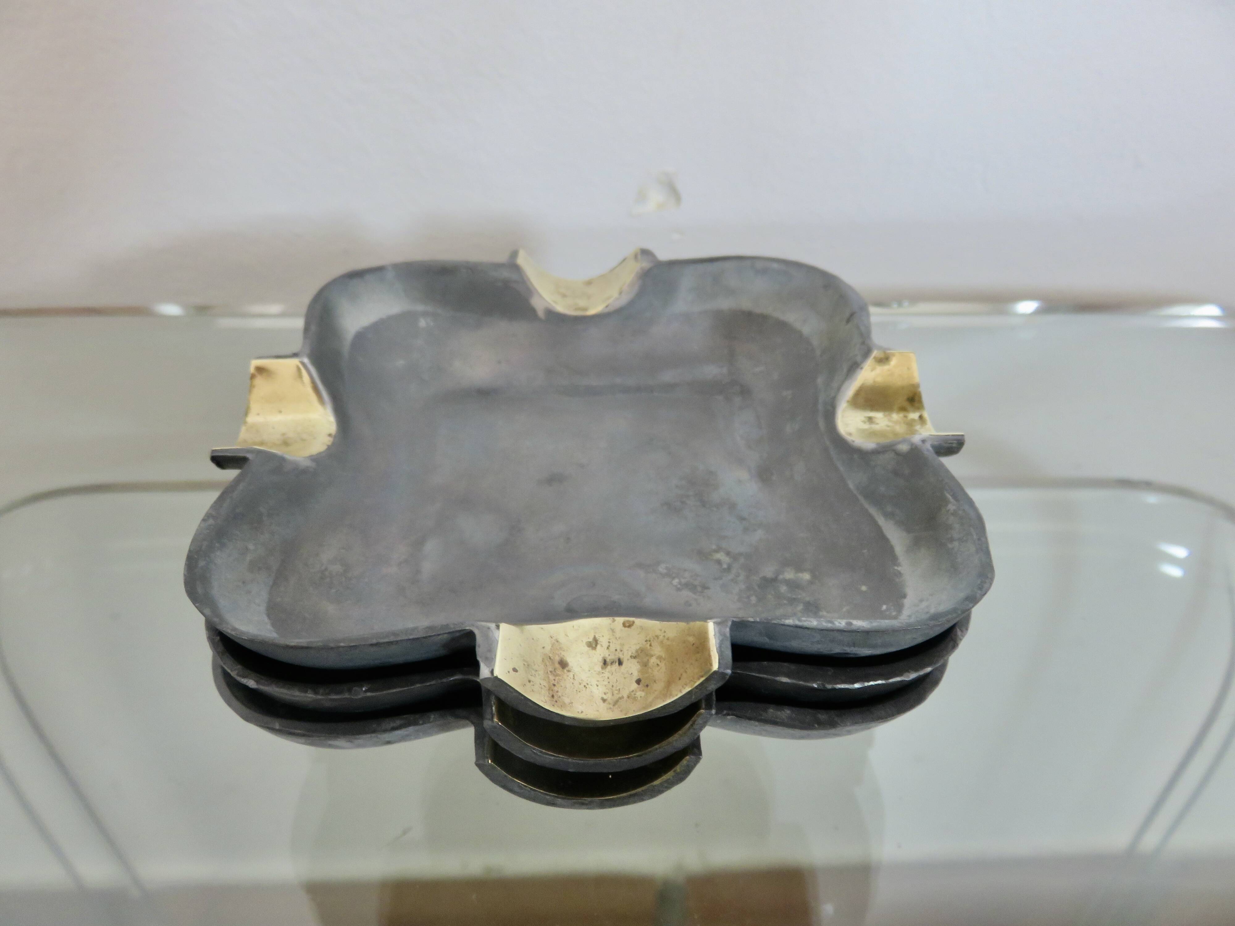 Série de 3 cendriers empilables, dans le gout de Carl Auböck, 1950
