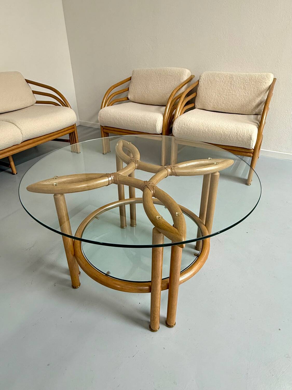 Complete living room with rattan sofa and white bouclette, brass finish, 80's design