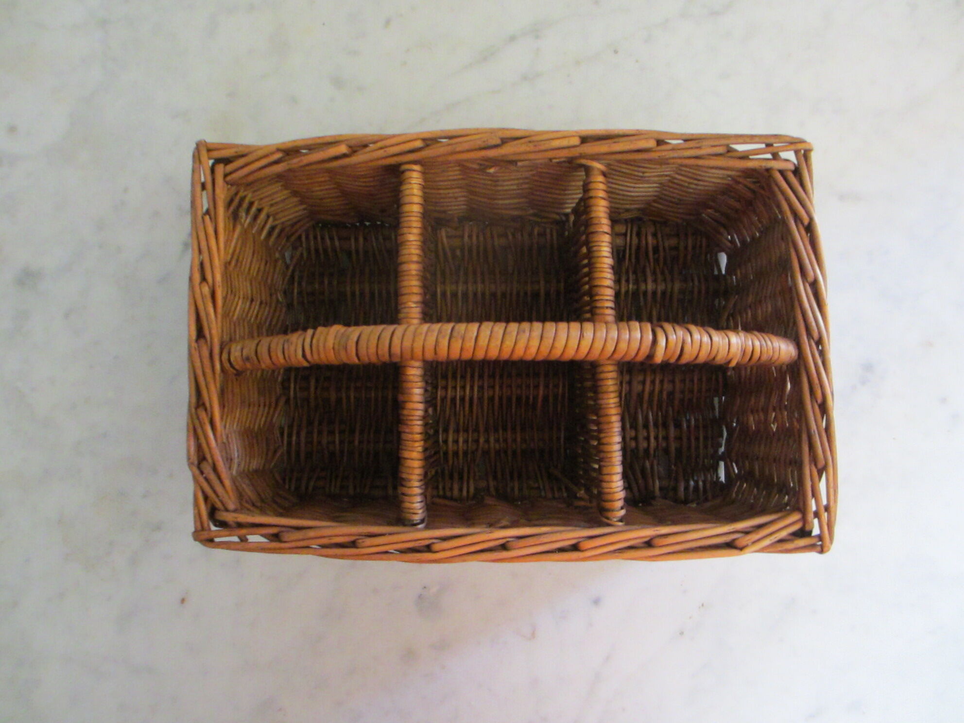 Basket carries glasses or cutlery in wicker.