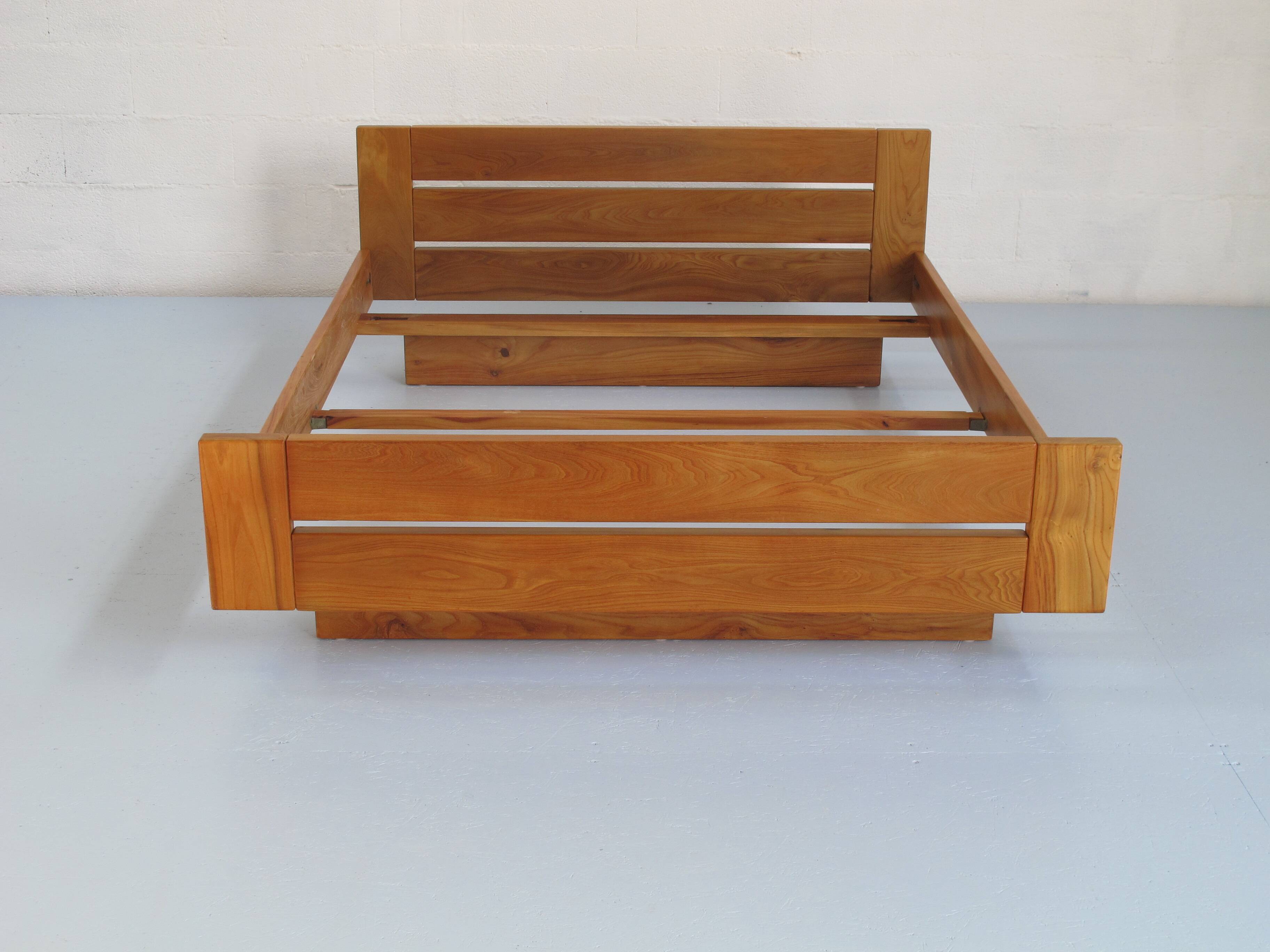Regain solid elm bed