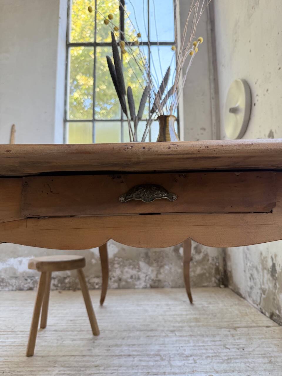 Table campagne provençale style Louis XV merisier