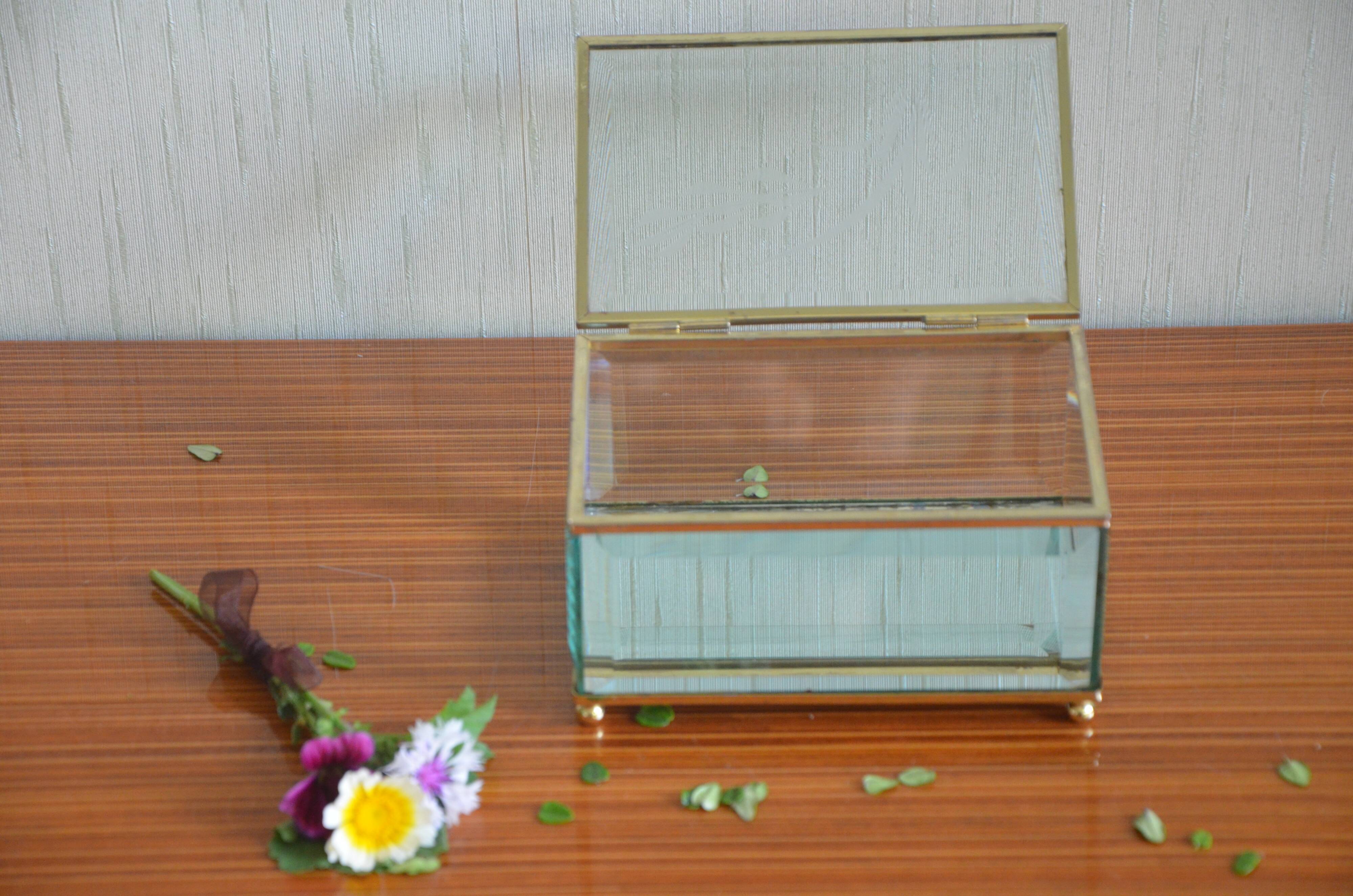 Glass and mirror jewellery box