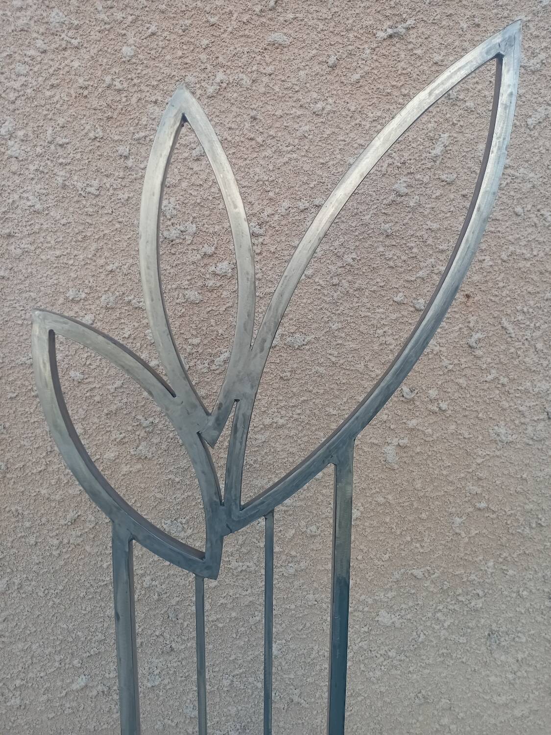 2 sculptural chairs from the 1980s