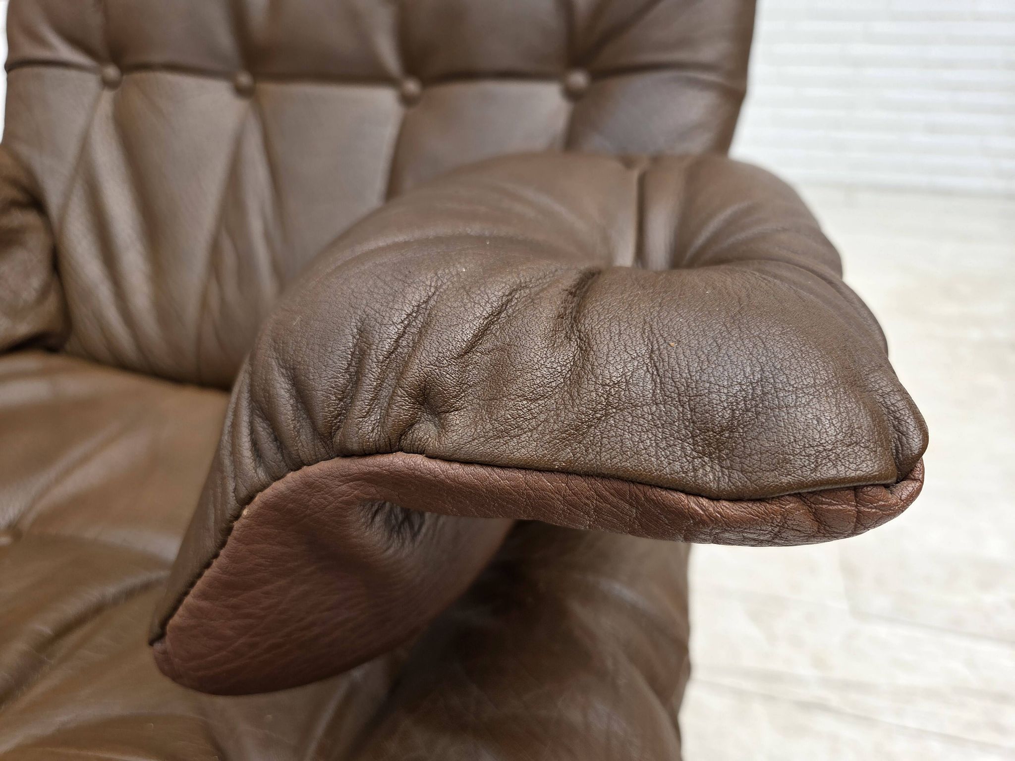 Fauteuil en cuir de meuble marron, années 1970, design scandinave,