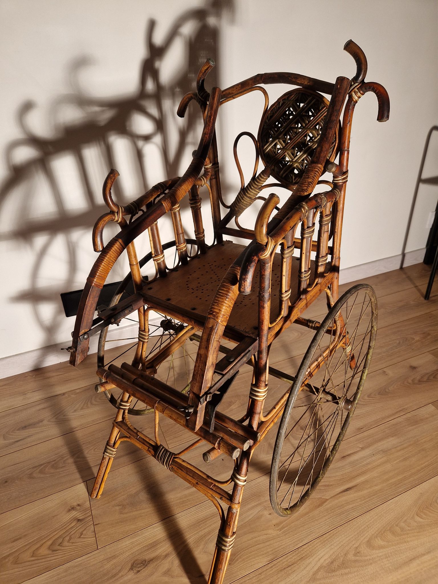 Chaise à traîner bois courbé et osier XIXème