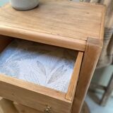 Vintage chest of drawers in light wood – natural elegance