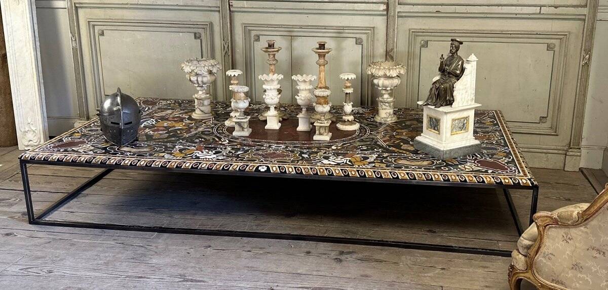 Table basse en marqueterie de marbre vers 1990