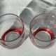 2 verres à fond rouge