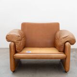 Pair of armchairs with cognac-colored pouf, "Coronado" model by Afra & Tobia scarpa for B&B It