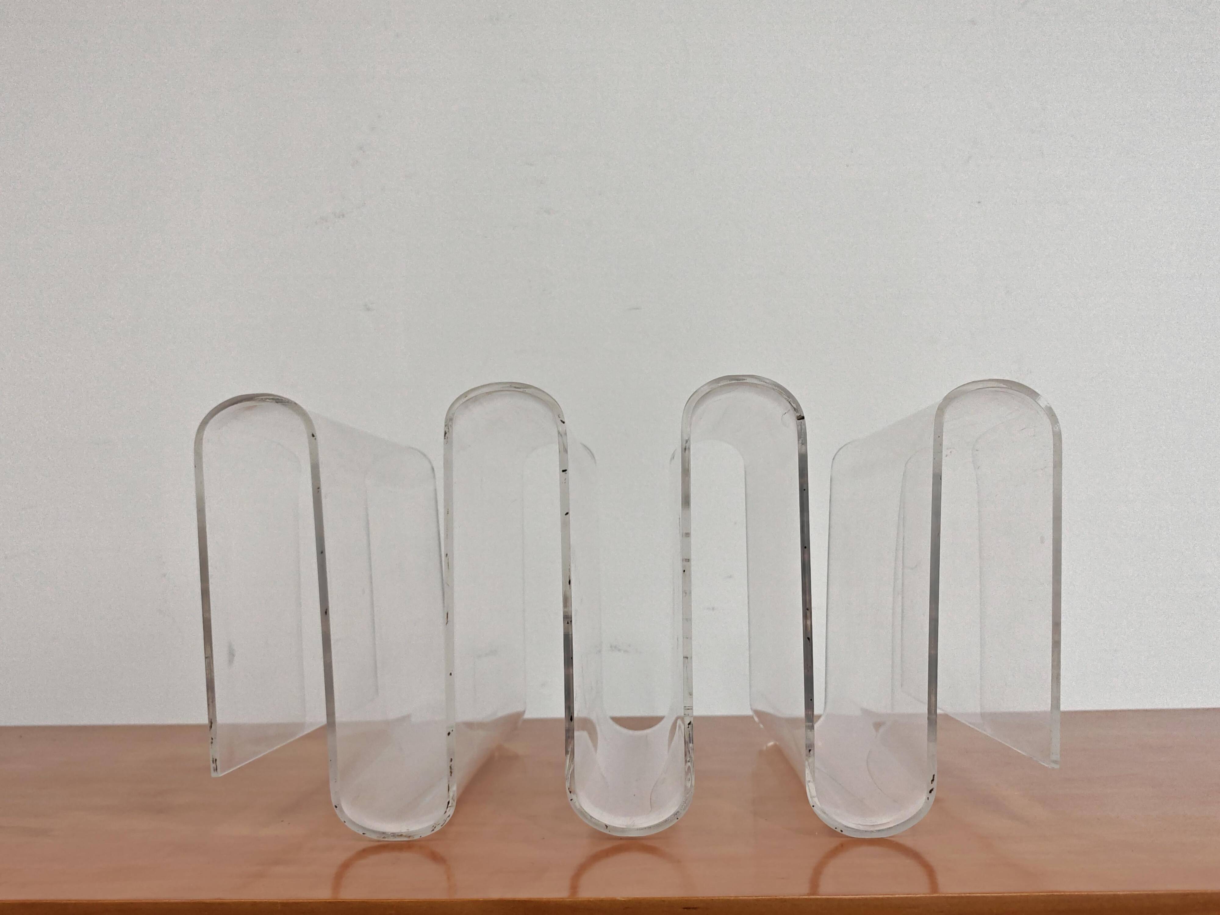 Sculptural range of Mid Century Modern in plexiglass from the 1970s.