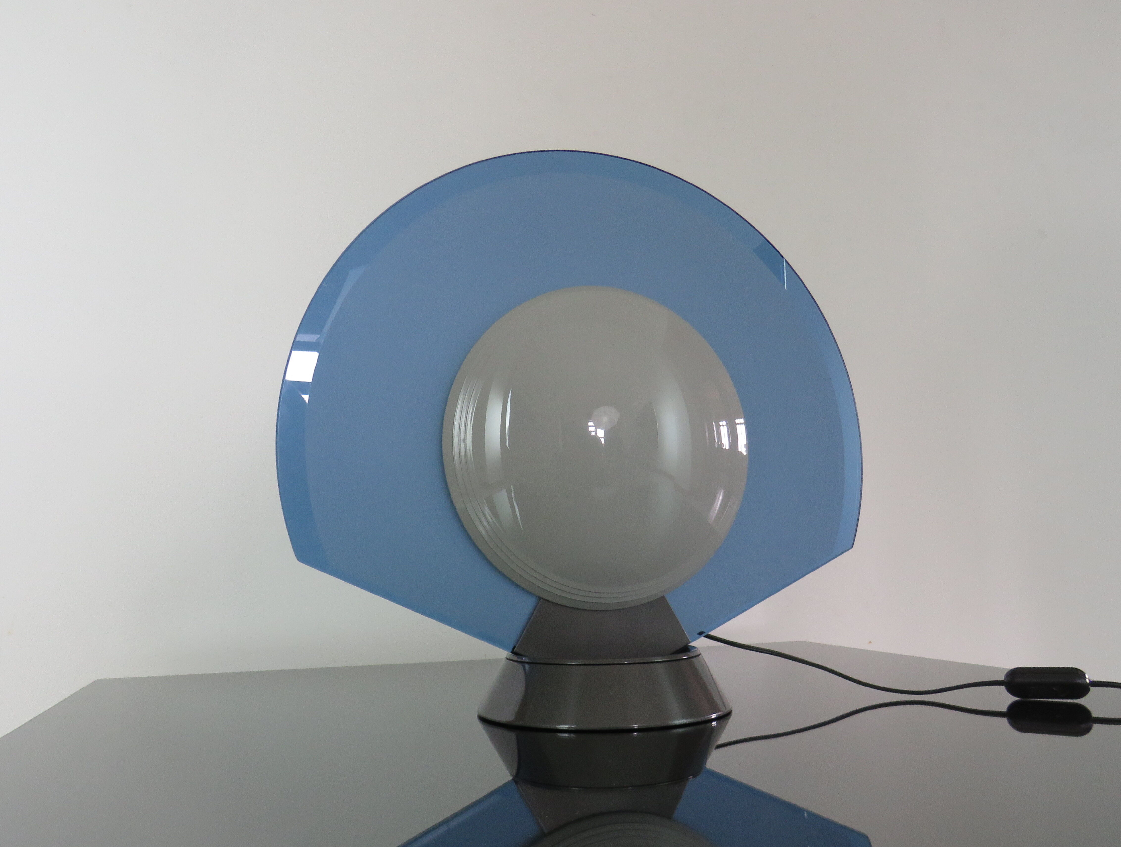 Arteluce mod turntable lamp. tikal 1555 designer pier giuseppe ramella (1985)