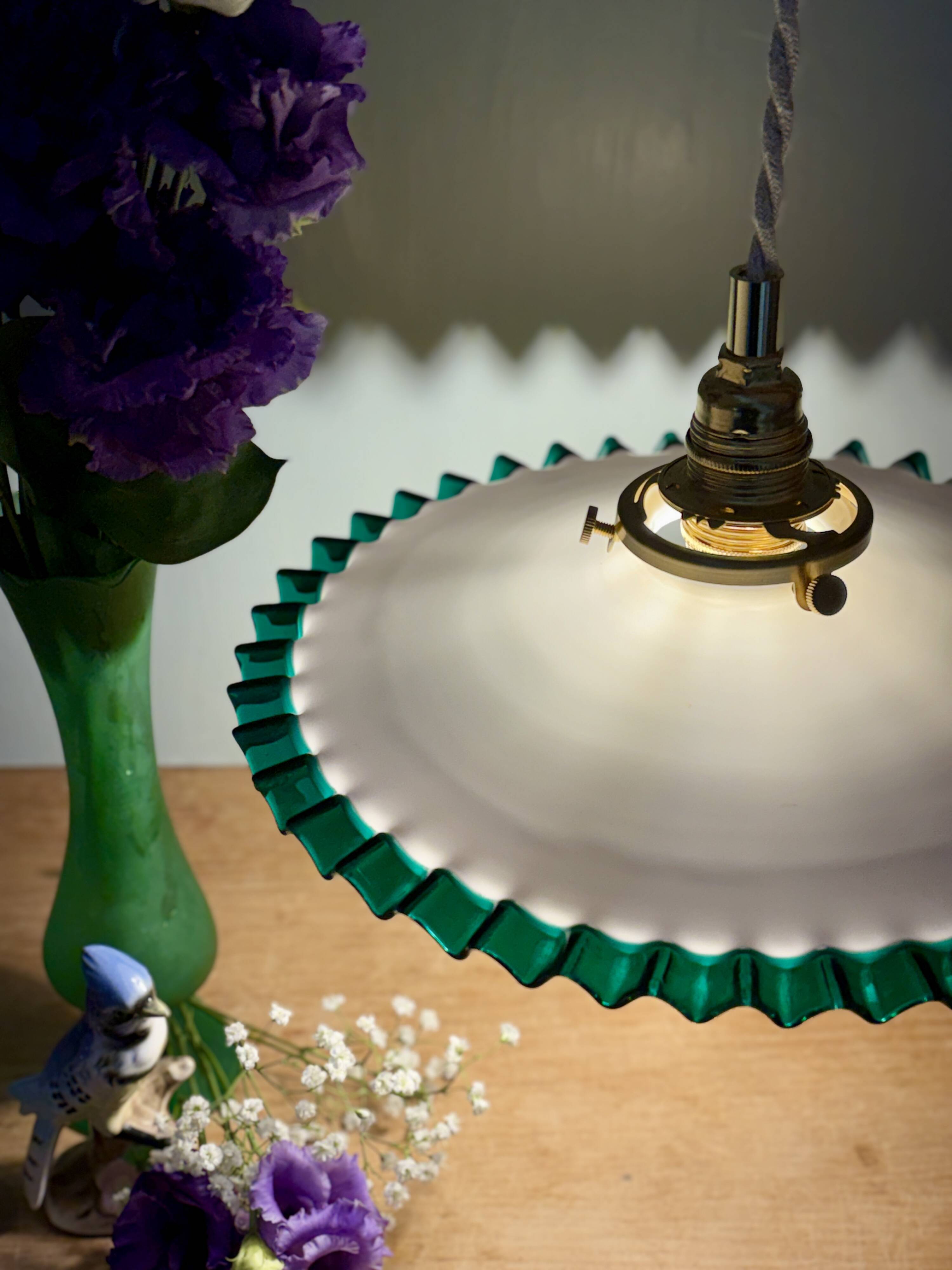 Suspension globe vintage en opaline bleue