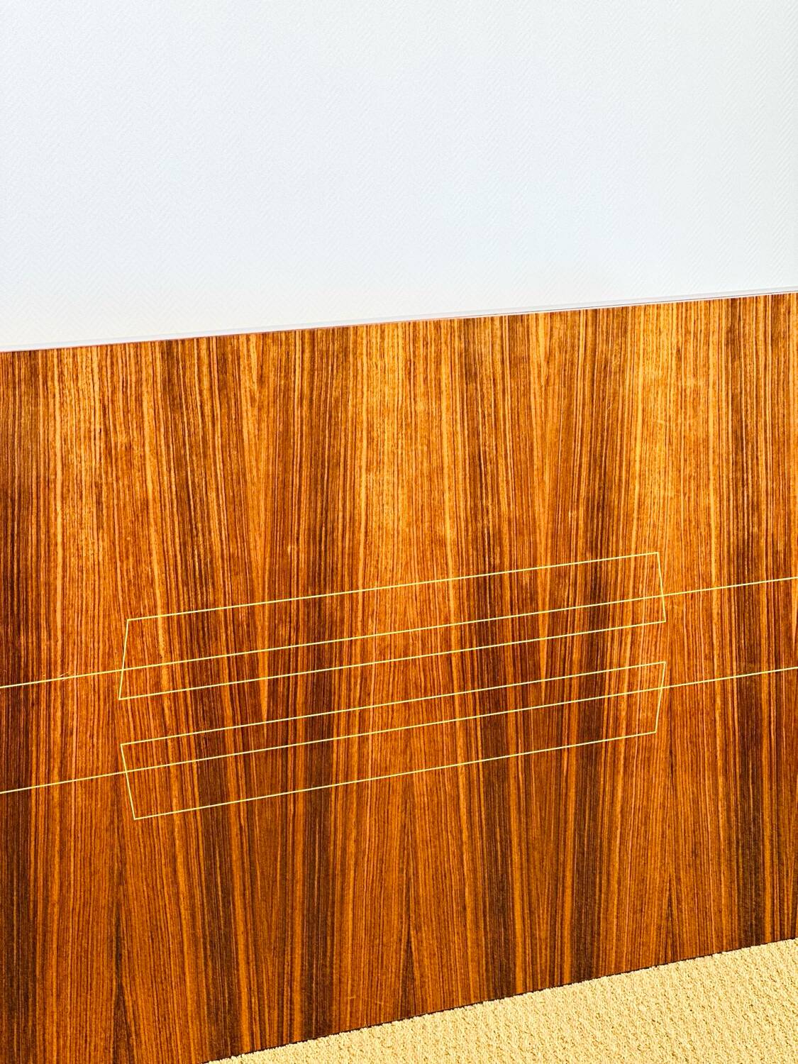 1960s Art Deco dining table varnished in rosewood.